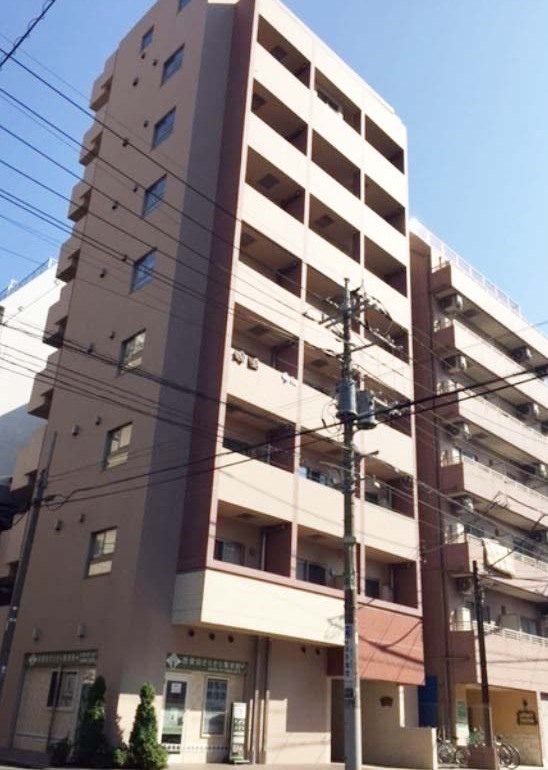 建物外観　★外壁タイル張り、重厚感のある外観★