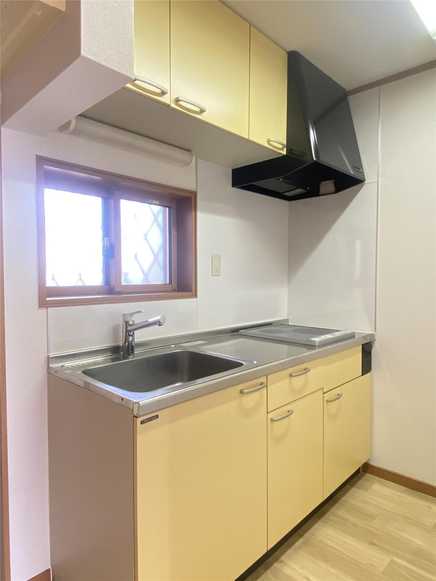 キッチン　キッチン2.5帖※間取反転　実際の色や建具は異なります。