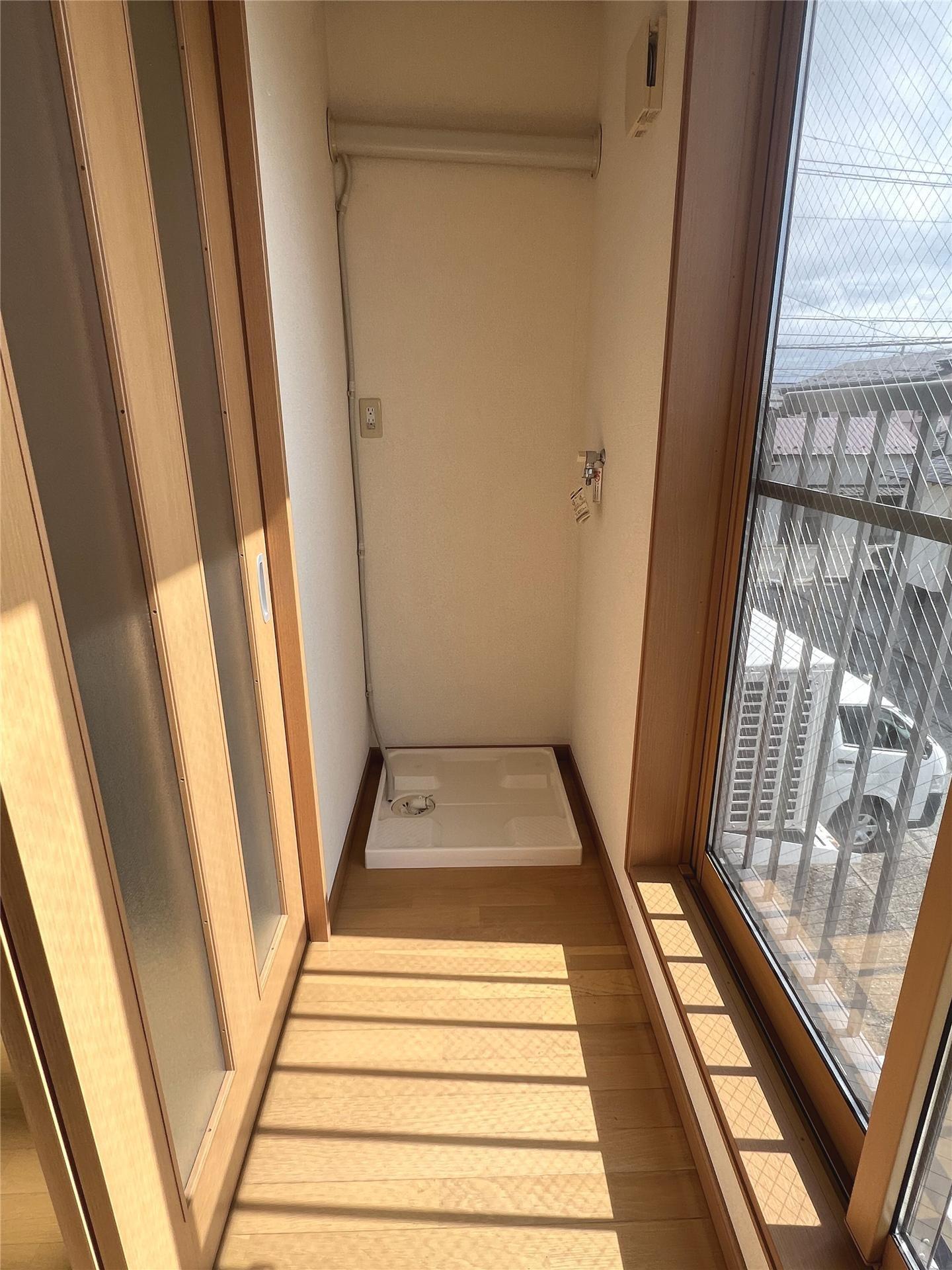 バルコニー　サンルーム※間取反転　実際の色や建具は異なります。