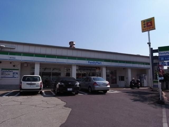 コンビニ　ファミリーマート辻堂神台店（コンビニ）まで460m