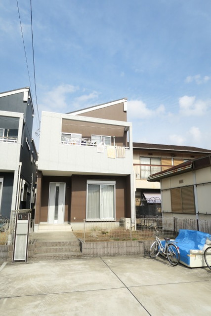 建物外観　賃貸戸建　ペット可（小型犬・猫）と共生可能です。