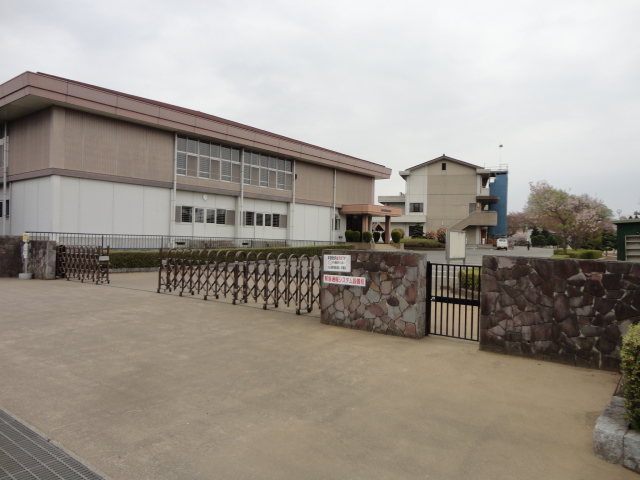 中学校　小山市立乙女中学校（中学校）まで645m