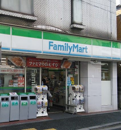 コンビニ　ファミリーマート（コンビニ）まで204m