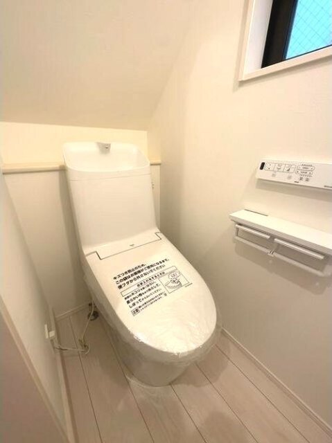 トイレ　温水洗浄便座付きです