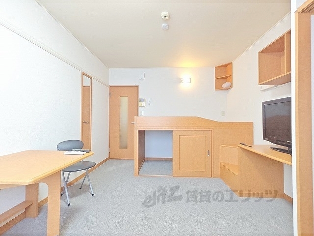 レオパレスサンハイム東難波の居間写真