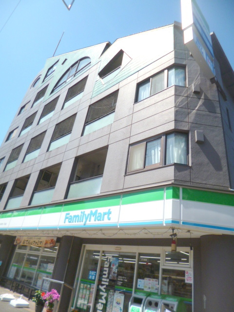 コンビニ　ファミリーマート（コンビニ）まで480m