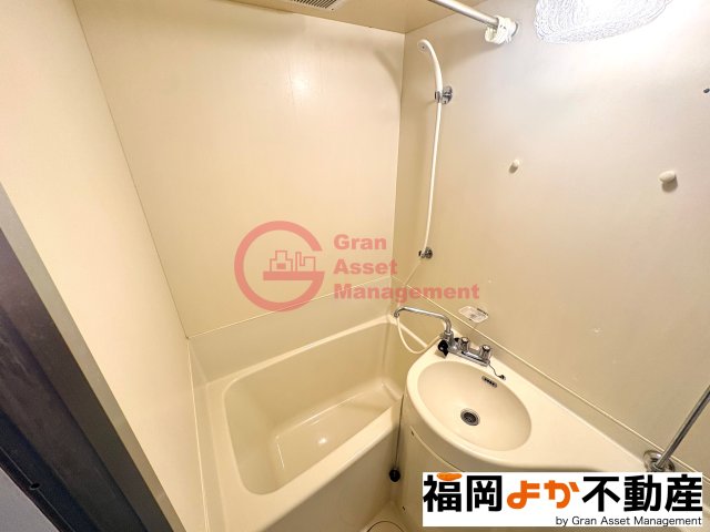 バス・シャワールーム　【福岡よか不動産】落ち着いた空間のお風呂です