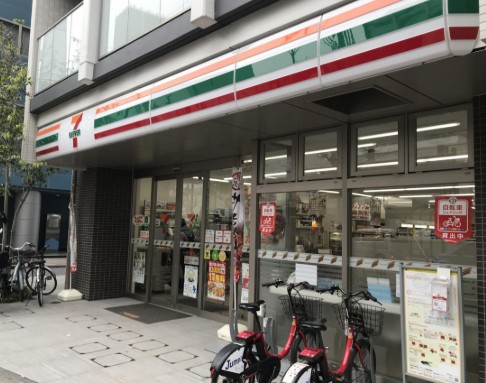 コンビニ　セブンイレブン新宿下落合4丁目店（コンビニ）まで466m