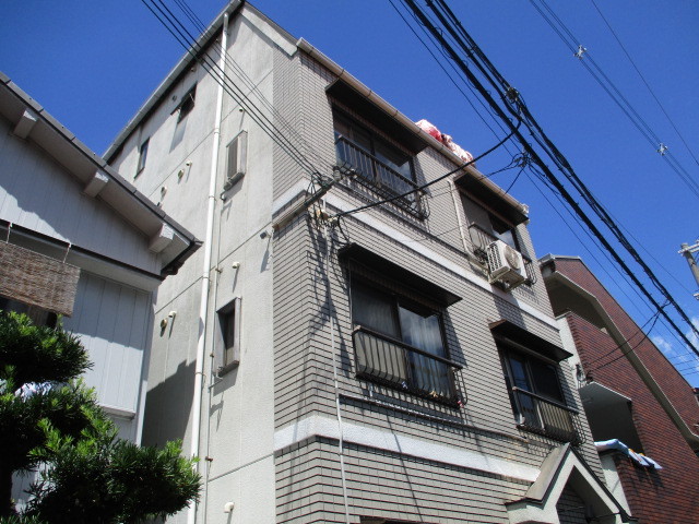 建物外観　タイル貼りのきれいな外観です