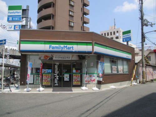コンビニ　ファミリーマート 豊新三丁目店（コンビニ）まで225m