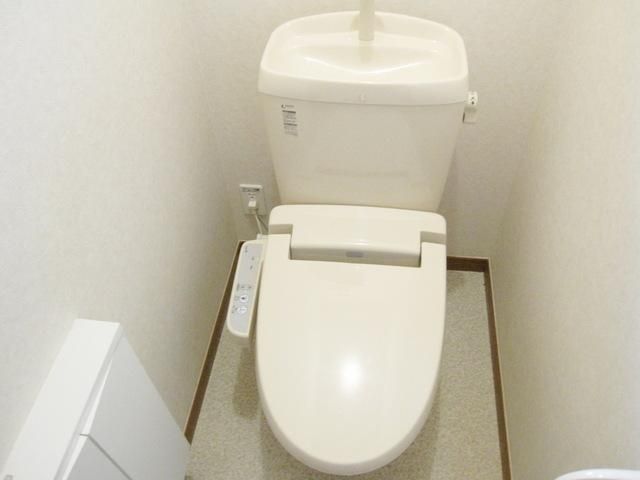トイレ　★窓付きトイレで明るいです★