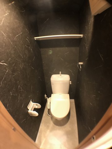 トイレ　ウォシュレット付きのトイレです♪