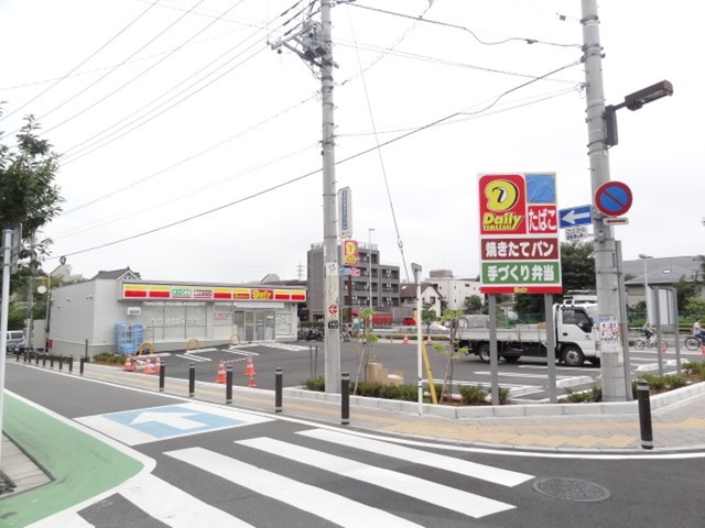 コンビニ　デイリーヤマザキ（コンビニ）まで750m