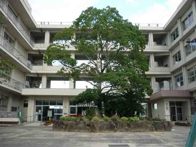 小学校　山手小学校（小学校）まで877m