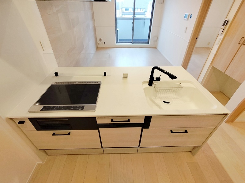 キッチン　ＩＨヒーター２口グリルとラジエント１口付！片付けに便利な食洗