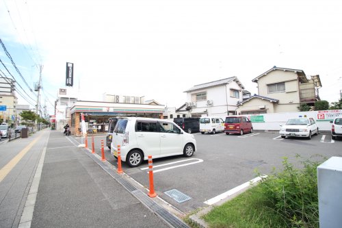 コンビニ　セブン イレブン豊中服部南町４丁目店（コンビニ）まで447m