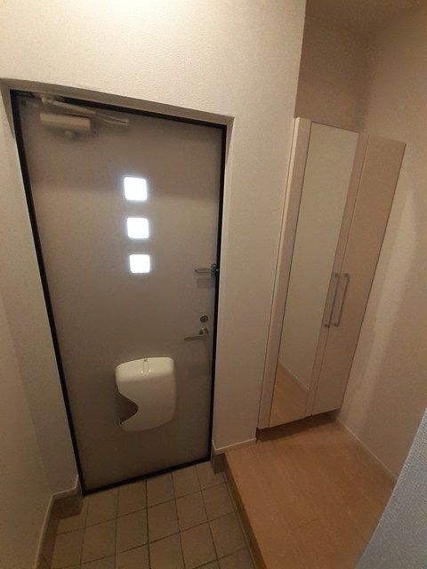 プラシードN Aの玄関写真