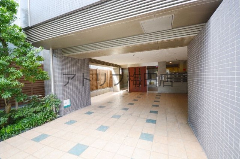 地下鉄御堂筋線 中津駅 徒歩2分 9階建 築21年の外観写真
