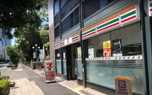 コンビニ　セブンイレブン 大阪靭公園東店（コンビニ）まで128m
