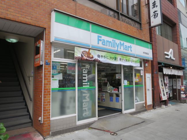 コンビニ　ファミリーマート 水天宮前店（コンビニ）まで76m