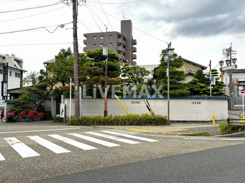 飲食店　あつた蓬莱軒 本店（飲食店）まで378m