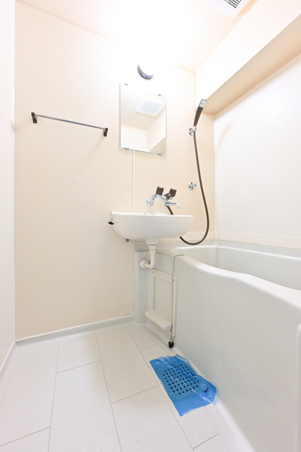 ＪＲ東海道本線 藤沢駅 徒歩14分 2階建 築36年の風呂写真
