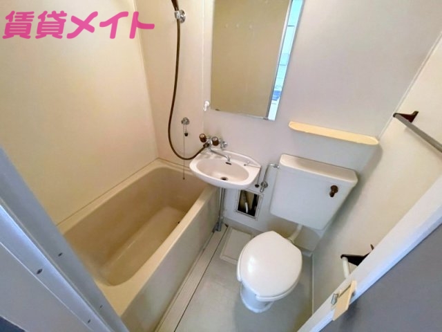 バス・シャワールーム　別部屋反転画像参考