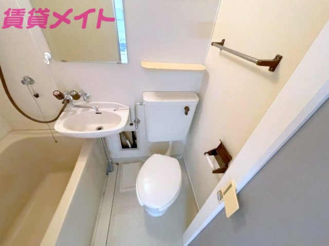 トイレ　別部屋反転画像参考