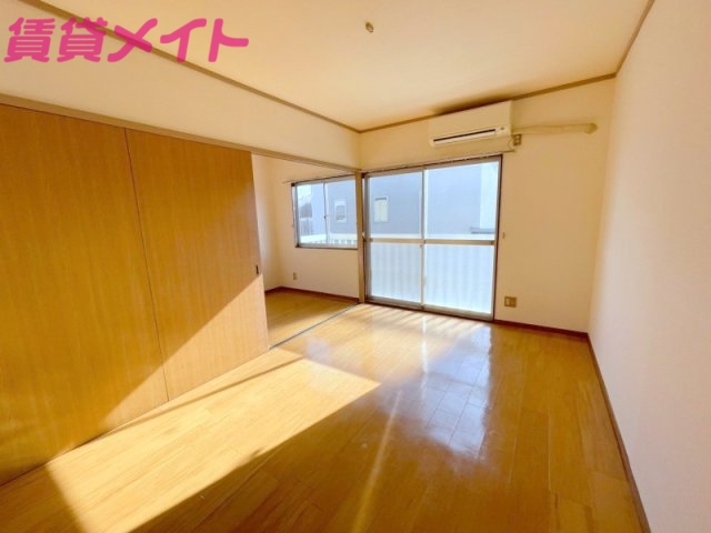 居室・リビング　別部屋反転画像参考