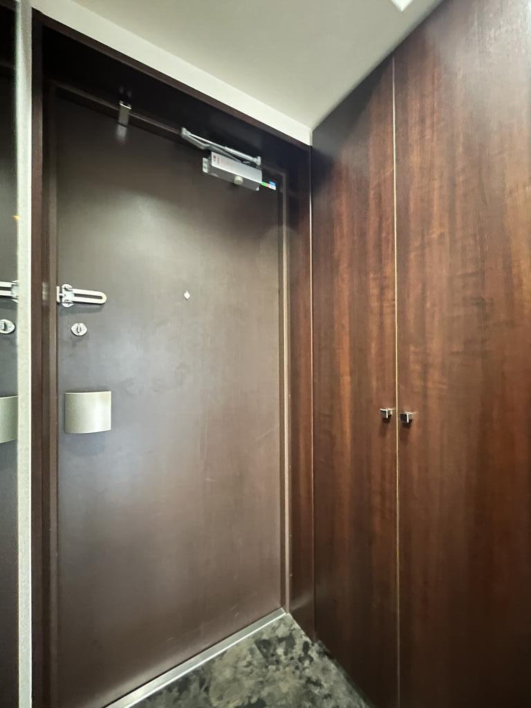 玄関　※同建物別部屋のものを使用