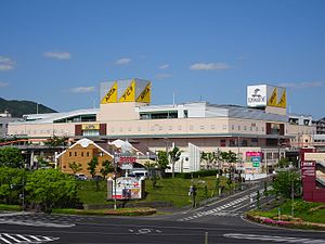 ショッピングセンター　サン・マルシェ（ショッピングセンター）まで746m