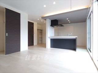 居室・リビング　2022年に室内全面リノベーション済み