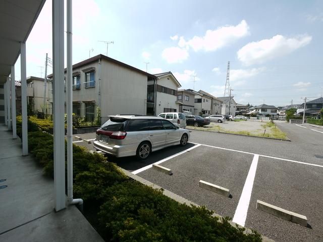 【桶川市鴨川のアパートの駐車場】