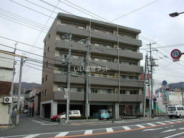 マリンコートの建物外観