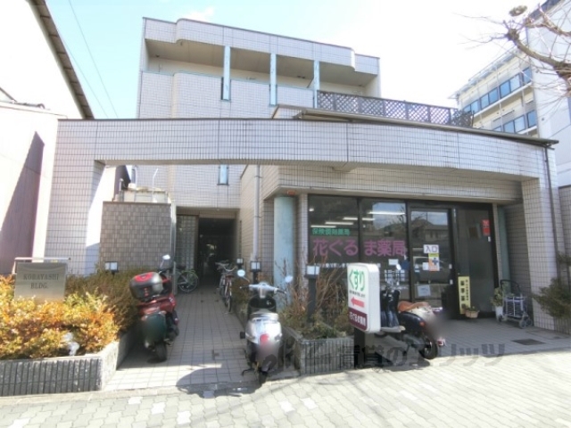 京都市上京区花車町のマンションの建物外観