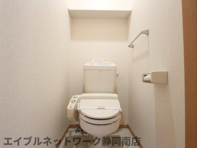 トイレ　落ち着いたトイレです
