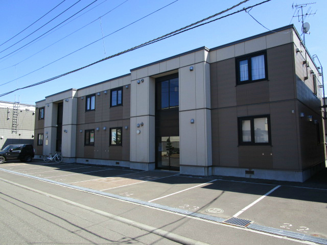 札幌市東区北二十五条東のアパートの建物外観