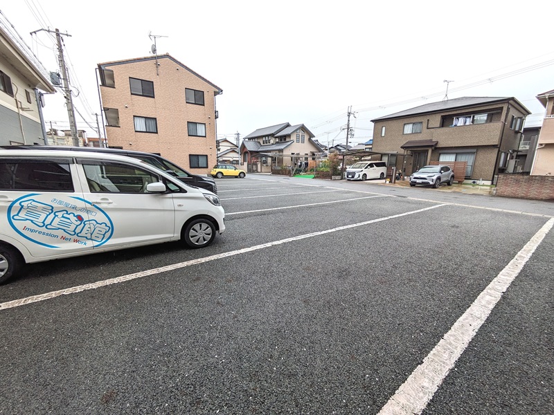 【バンプロピスIIIの駐車場】