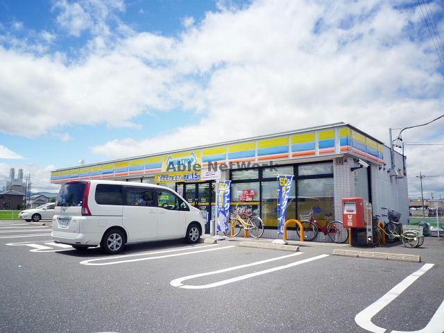 【養老郡養老町飯田のアパートのコンビニ】