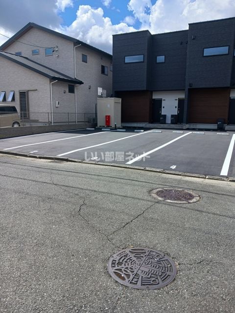 【浜松市浜名区新都田のアパートの駐車場】