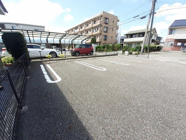 【ウララの駐車場】