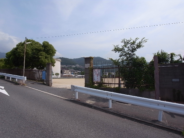 【神戸市東灘区住吉山手のマンションの公園】