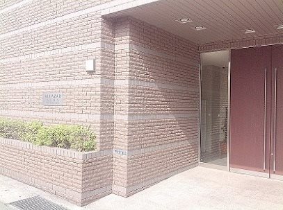 【熊本市中央区本荘のマンションのエントランス】