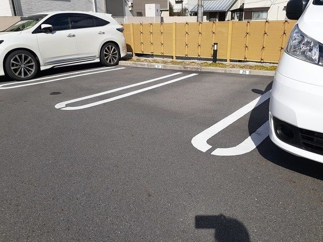 【城陽市富野のアパートの駐車場】