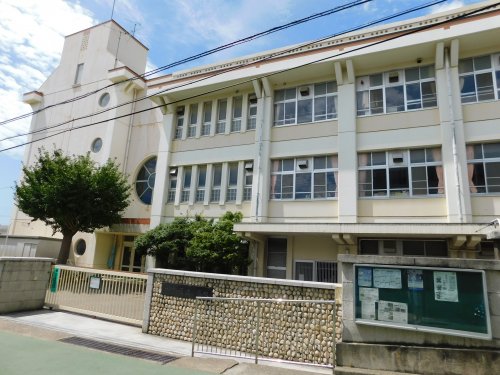 【コンフォール赤坂の小学校】