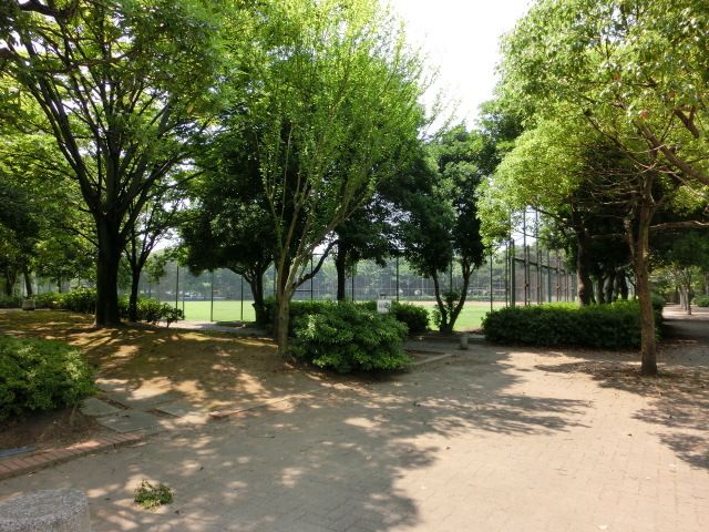 【千葉市美浜区高洲のマンションの公園】