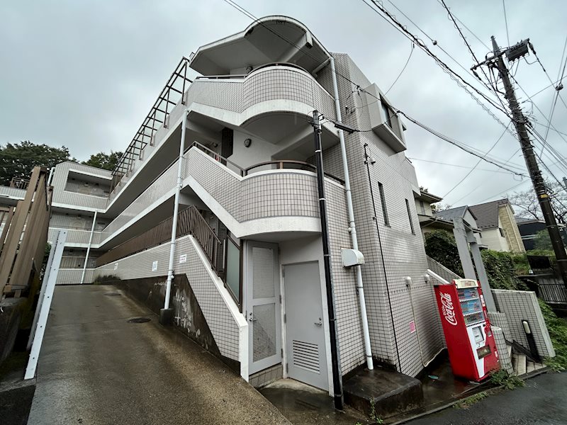 【クリオ妙蓮寺参番館の建物外観】