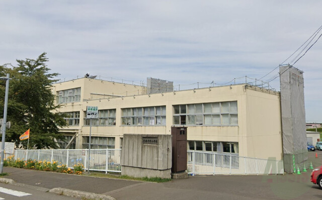 【札幌市豊平区月寒西四条のマンションの小学校】