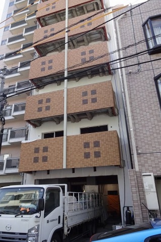 広島市東区東蟹屋町のマンションの建物外観