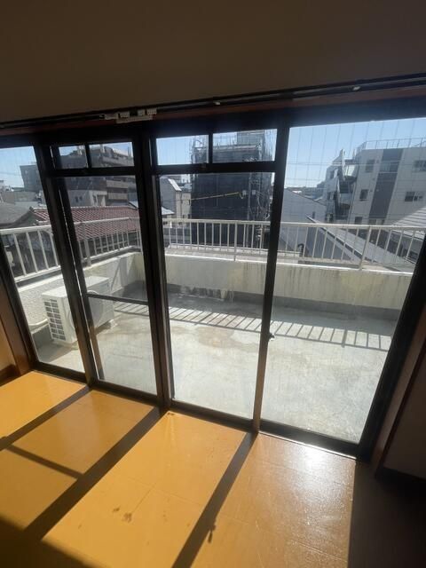 【横浜市鶴見区潮田町のマンションのバルコニー】